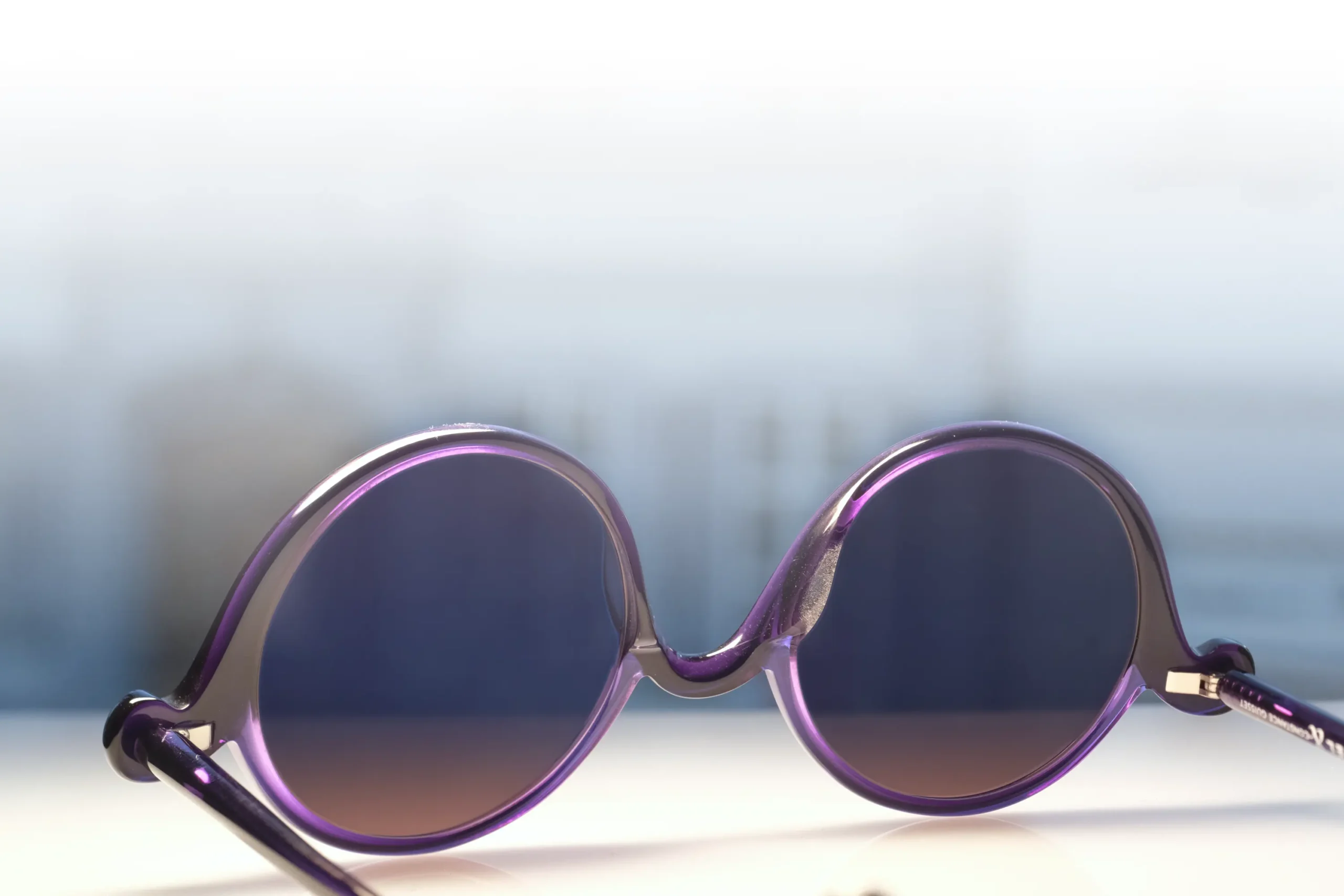 CONSTANZE GUISSET
VIRGULE BOLD - 90057c Sun